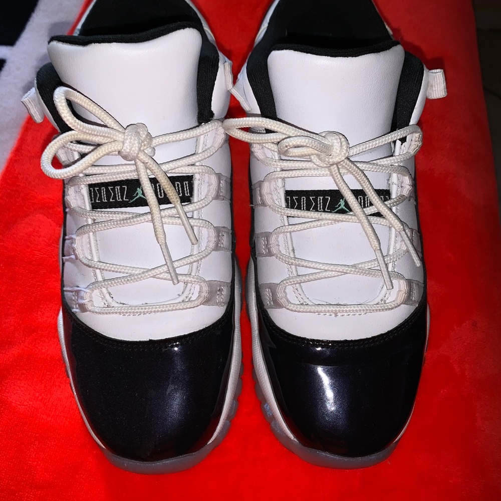 Jordan 11 Low Emeralds (special edition)